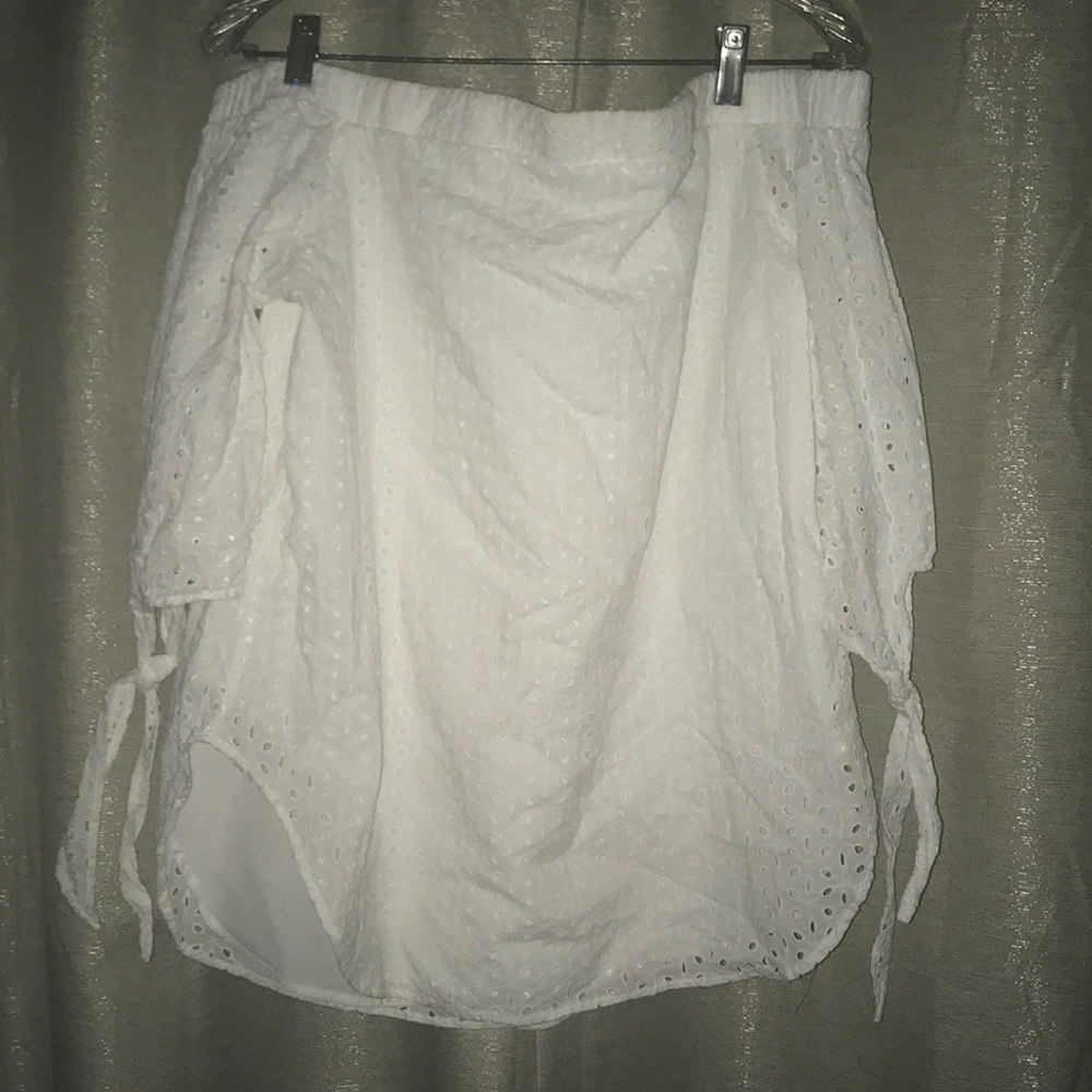 Off shoulder eyelet shirt